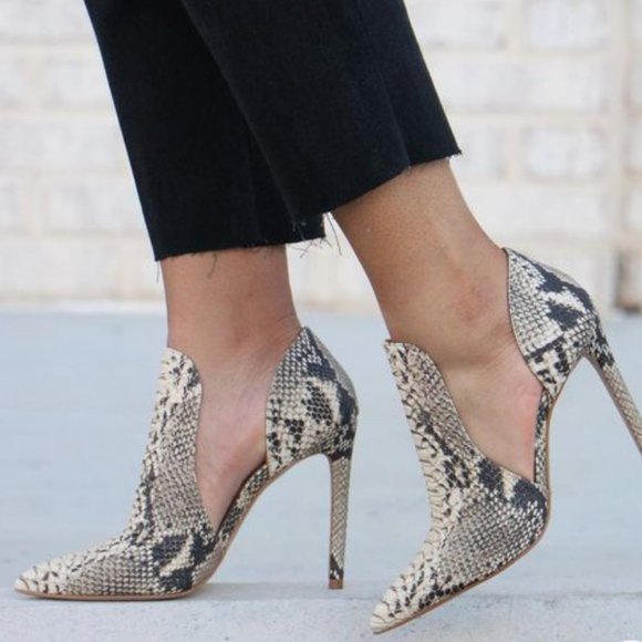 Steve Madden Shoes - Steve Madden women's 6 faux snake Dolly pointed toe 4 in heel slip on bootie EUC